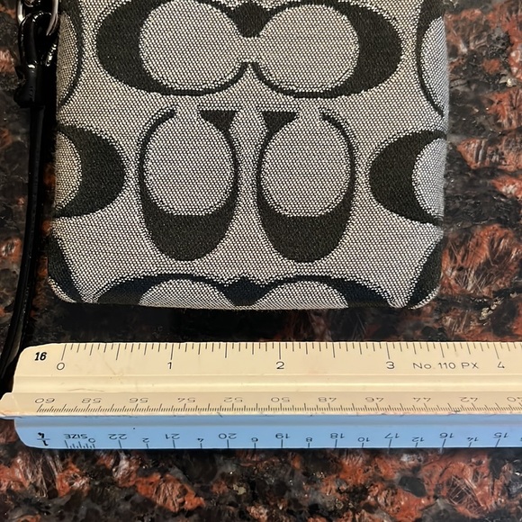 Coach small wristlet - Picture 2 of 7
